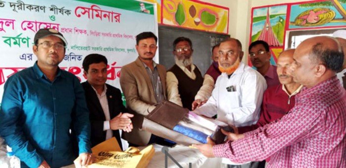 ফুলছড়িতে দুই শিক্ষকের বিদায় সংবর্ধনা ফুলছড়িতে দুই শিক্ষকের বিদায় সংবর্ধনা